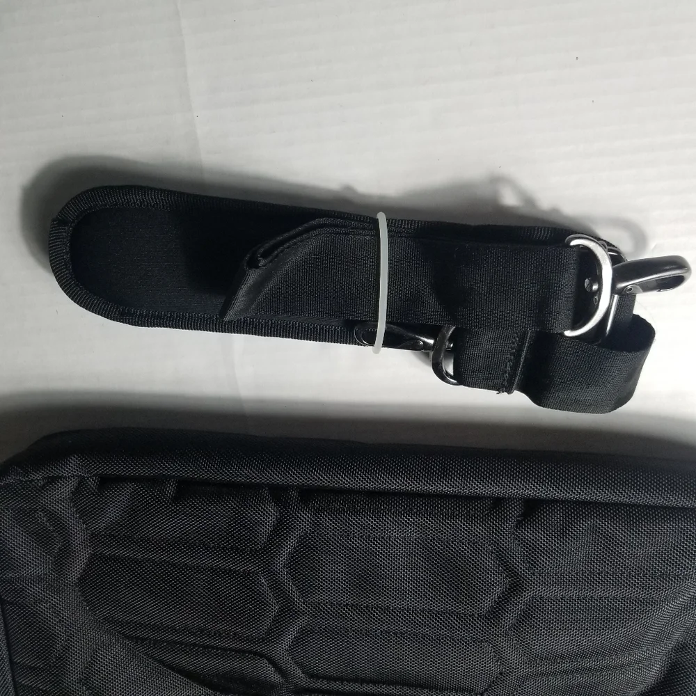 LIKE NEW HUSKY HEAVY DUTY BRIEFCASE